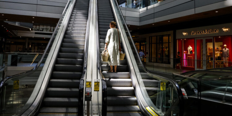“Inflation Slowing? Fed Puts Brakes on Rate Hikes!