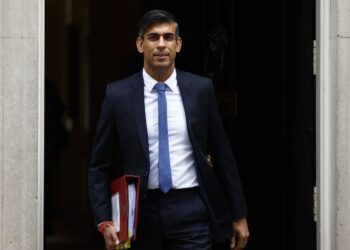 Delaying Climate Targets: UK Government Accused of Driving Anti-Green Agenda