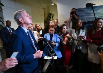 “Government Shutdown Looming: No Agreement in Sight