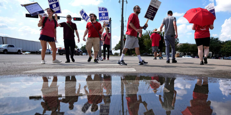 UAW Strikes Back: GM & Ford in the Crosshairs of Detroit’s Big Three Power Struggle