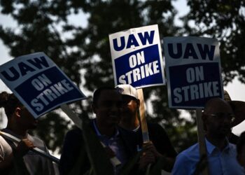 “UAW- boss issues stark warning: Strike Action Could Strike at Any Moment!