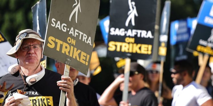 Close Vote Expected for Actors’ Contract: Critics Weigh In on Negotiations