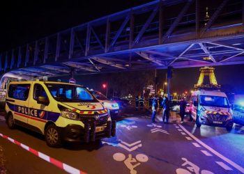 “Fatal Eiffel Tower Attack: One Dead, Two Injured