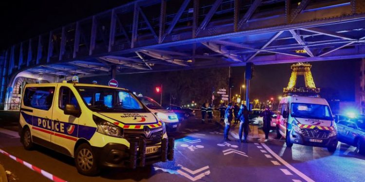 “Fatal Eiffel Tower Attack: One Dead, Two Injured