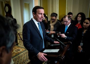 Senators: Holiday Border Talks Risky, High Stakes!