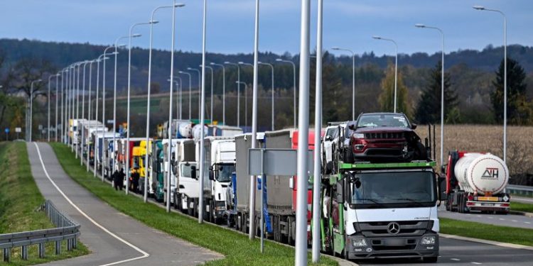 Border Battle: 20,000 Trucks Trapped as Ukraine-Poland Feud Threatens EU Access