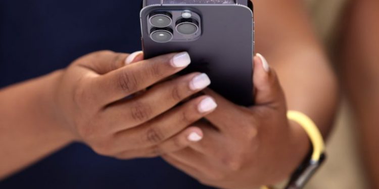 Apple Reigns Supreme: Overthrowing Samsung as the Smartphone Kings