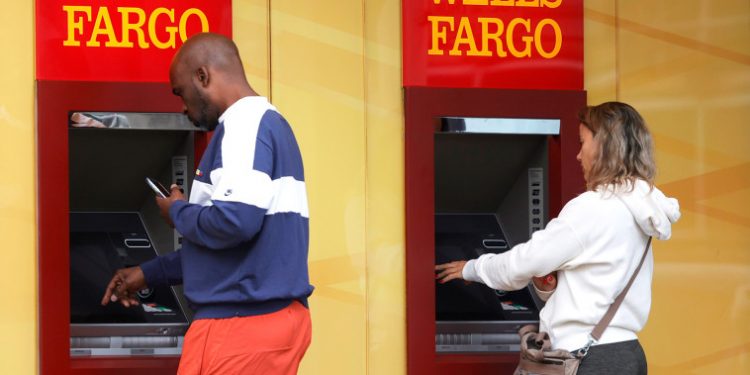 Breaking News: Biden Administration Shakes Up Big Banks with Bold Overdraft Fee Overhaul