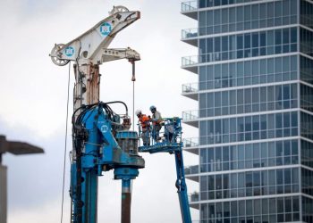 Surprising Surge: U.S. Economy Gains 353,000 Jobs in January, Exceeding Expectations!