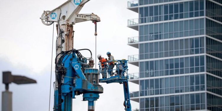 Surprising Surge: U.S. Economy Gains 353,000 Jobs in January, Exceeding Expectations!