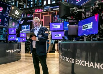 Record-breaking S&P 500 hits historic milestone of 5,000 and celebrates fifth consecutive week of victories!