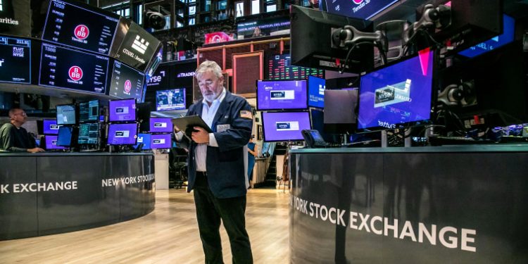Record-breaking S&P 500 hits historic milestone of 5,000 and celebrates fifth consecutive week of victories!
