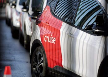 Close Calls with Self-Driving Cruise Vehicle: Kids Narrowly Escape Danger Twice in One Day!