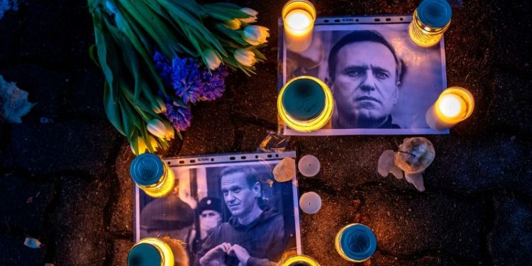 Silent Kremlin Amid Arrests and Vigils: Russia Mourns Alexey Navalny’s Demise