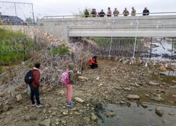 Texas Greenlit to Detain and Deport Migrants by Supreme Court – Temporarily