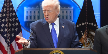 Trump signs off on 10% global tariff, criticizes Supreme Court justices after ruling